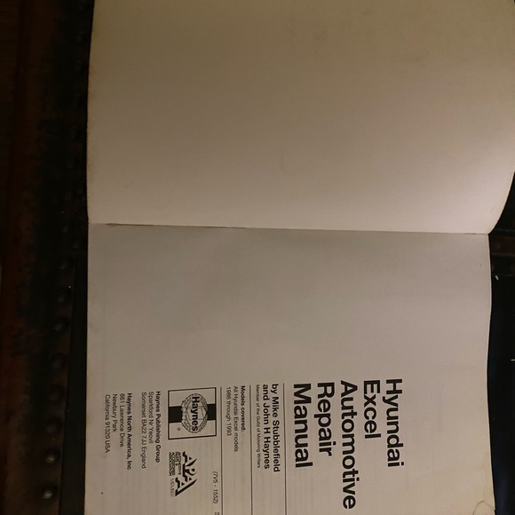 Haynes Hyundai Excel 1986-1993 automotive repair manual 1552 - Picture 2 of 12